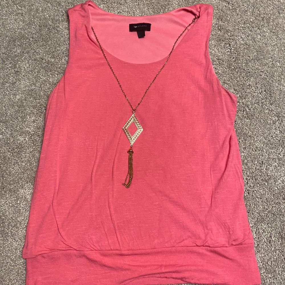 Pink tank top with detachable gold chain